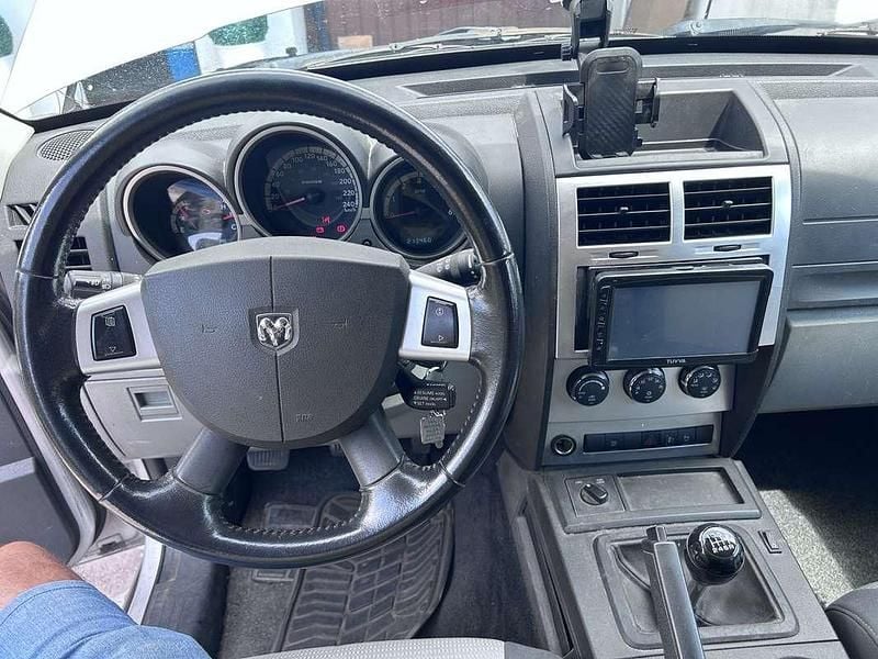 Argento Usata 2009 Dodge Nitro SXT SUV | 4500 € (Cara) - Immagine 1/4