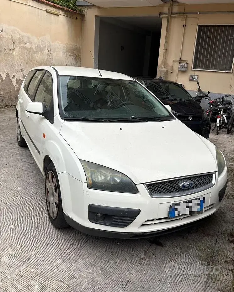 Usata Ford Focus 90 CV (66 kW) 2006 Bianco Station wagon