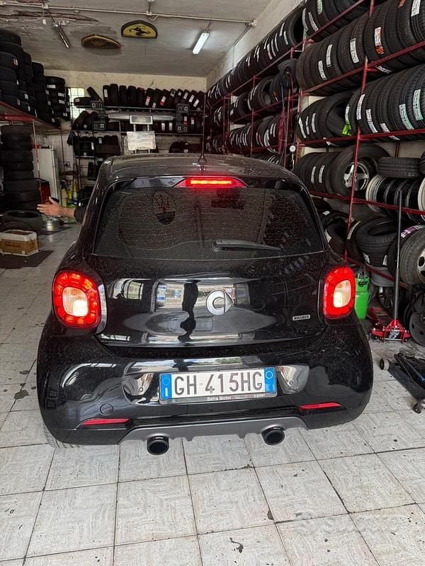 Usata Smart ForFour Brabus Xclusive 109 CV (80 kW) 2017 Nero Utilitaria