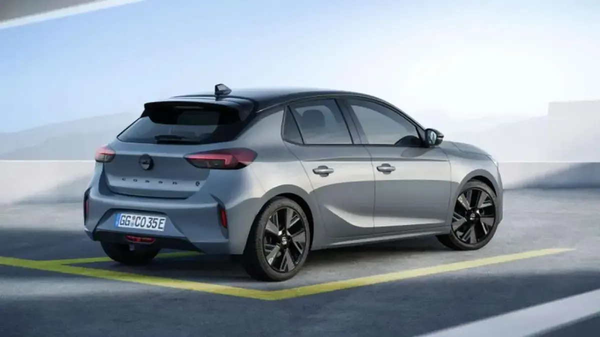 Usata Opel Corsa-e Edition 57 kW (78 CV) 2024 Argento Utilitaria
