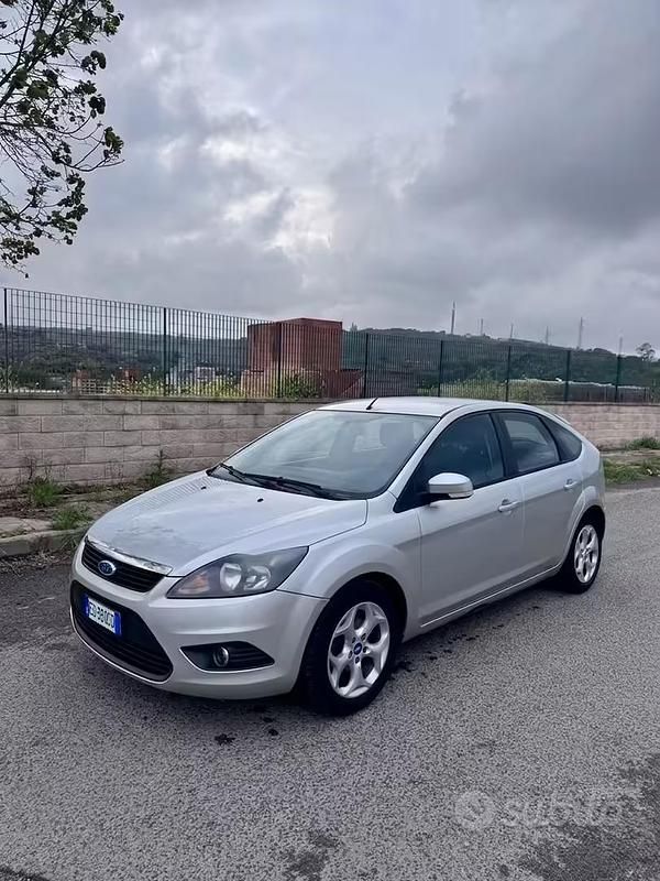 Usata Ford Focus 110 CV (80 kW) 2011 Grigio Utilitaria