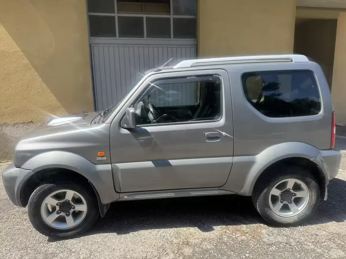 Usata Suzuki Jimny 86 CV (63 kW) 2008 Grigio SUV