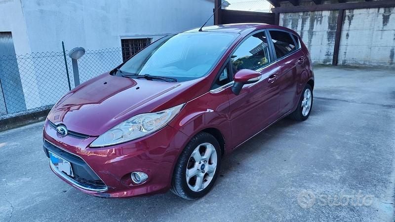 Usata Ford Fiesta Titanium 82 CV (60 kW) 2008 Lilla Utilitaria