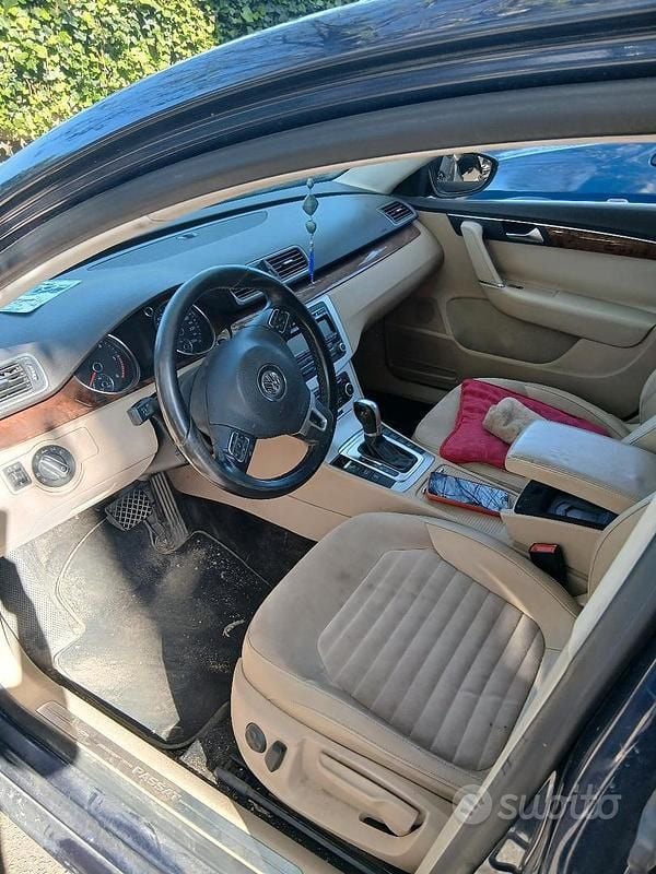 Usata VW Passat 170 CV (125 kW) 2012 Blu Station wagon