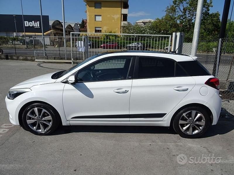 Gebraucht Hyundai i20 GO! 75 PS (55 kW) 2016 Weiß Limousine