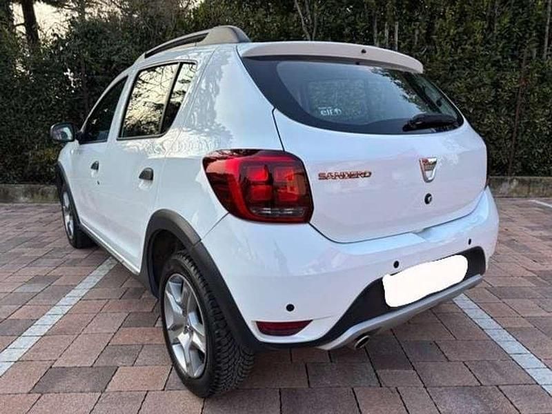 Usata Dacia Sandero Ambiance 84 CV (61 kW) 2013 Berlina
