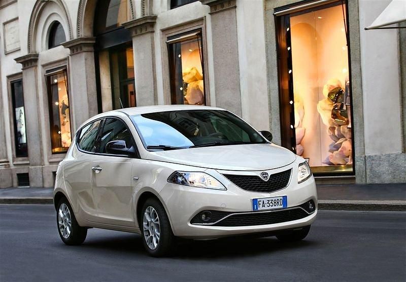 Usata Lancia Ypsilon Gold 69 CV (50 kW) 2020 Bianco Utilitaria