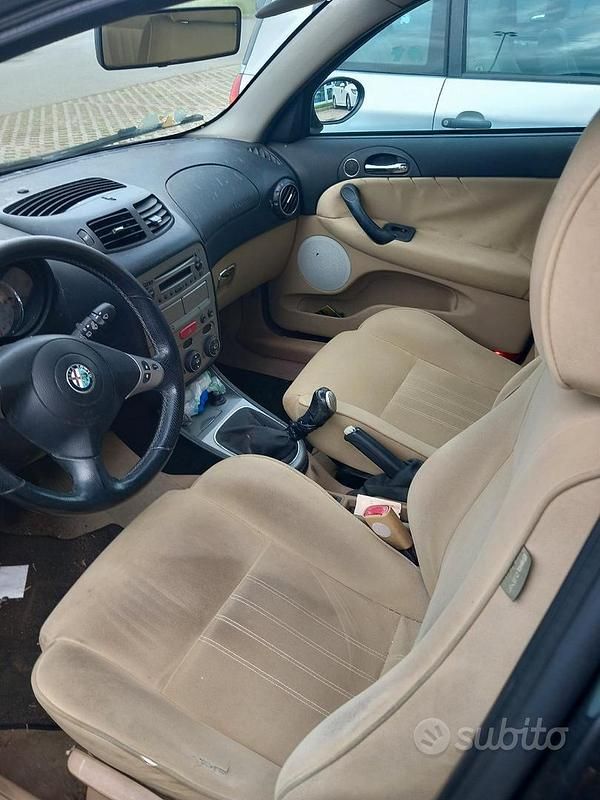 Usata Alfa Romeo 147 105 CV (77 kW) 2006 Utilitaria