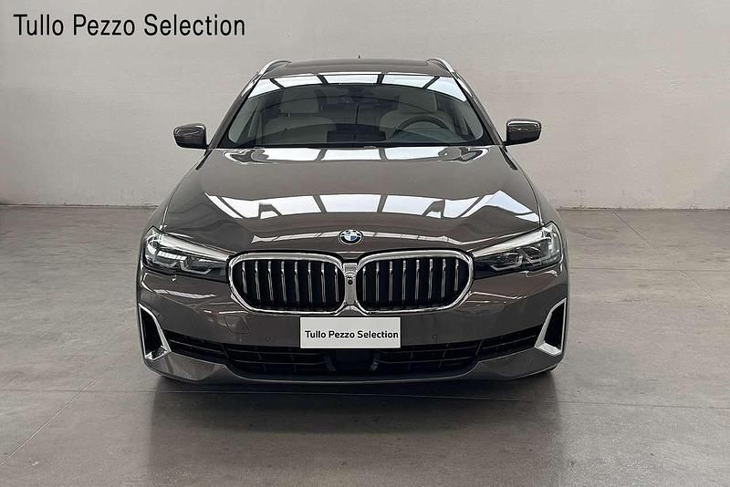 Usata BMW 530 Luxury Line 249 CV (183 kW) 2022 Alvit grey metallizzato Station wagon