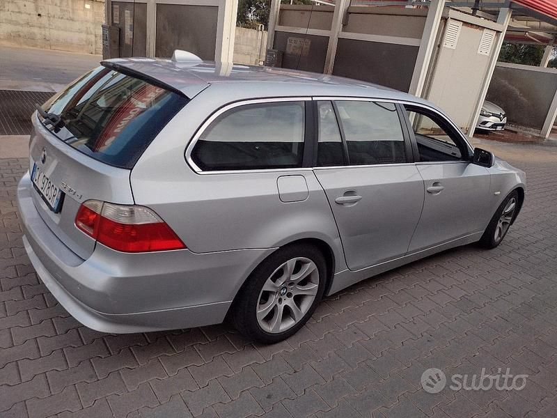 Usata BMW 530 231 CV (169 kW) 2005 Grigio Station wagon