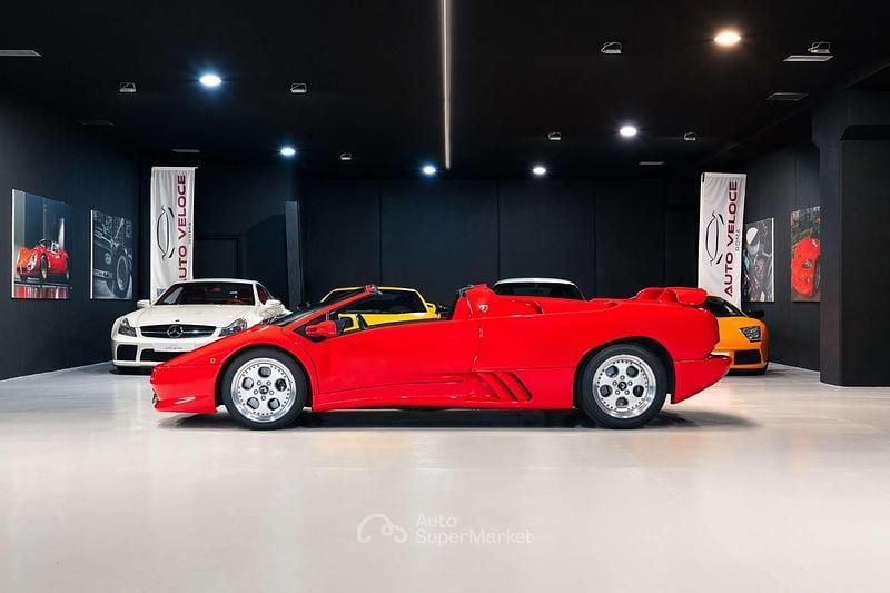 Usata Lamborghini Diablo 492 CV (361 kW) 1996 Rosso diablo Cabrio