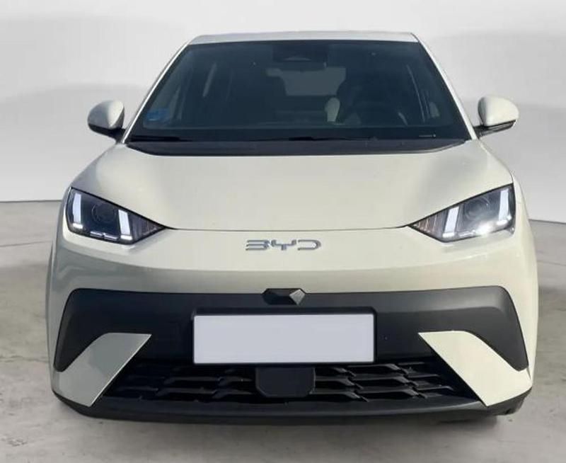 Nuova BYD Dolphin Surf Boost 65 kW (89 CV) 2026 Apricity white Utilitaria