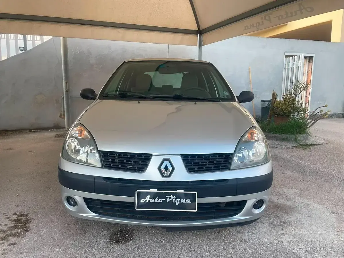 Usata Renault Clio II Dynamique 58 CV (42 kW) 2005 Grigio Berlina