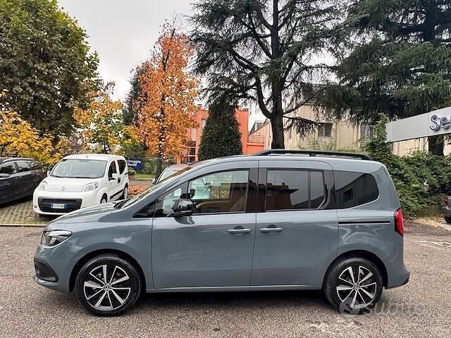 Gebraucht Mercedes EQT200 Advantage 89 kW (122 PS) 2024 Grau Van / Kleinbus