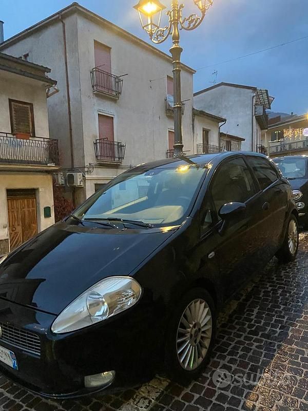 Usata Fiat Grande Punto 77 CV (56 kW) 2007 Nero Utilitaria