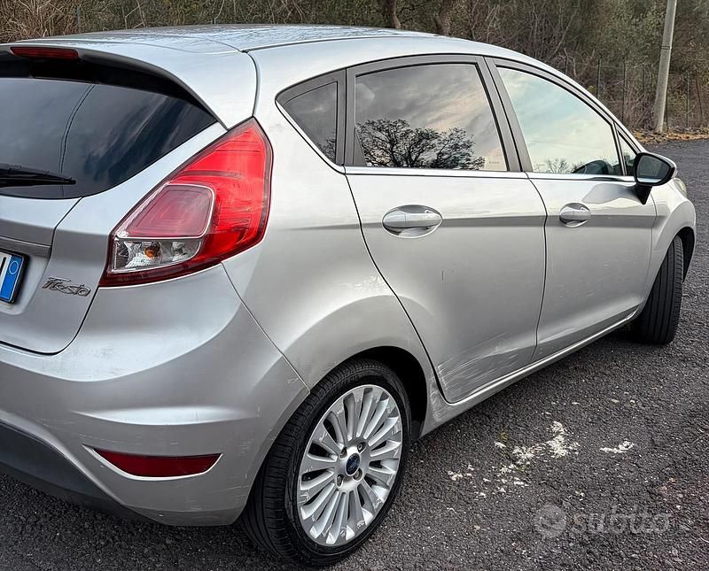 Begagnad Ford Fiesta 70 HK (51 kW) 2009 Halvkombi