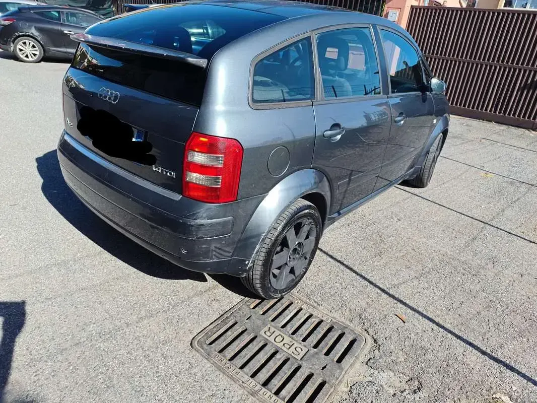Usata Audi A2 75 CV (55 kW) 2002 Grigio Utilitaria