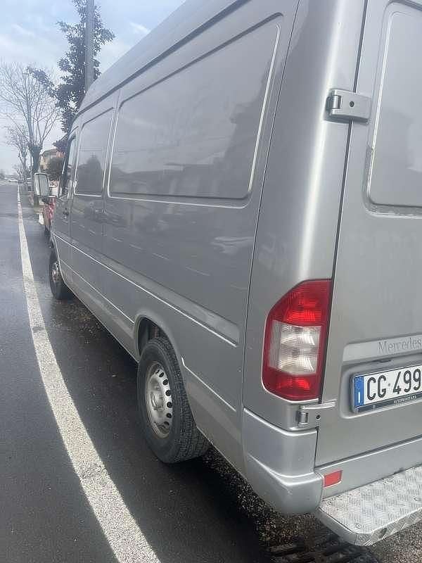 Usata Mercedes Sprinter 156 CV (114 kW) 2005 Grigio Furgone