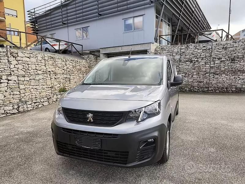Usata Peugeot Partner 130 CV (95 kW) 2022 Grigio Monovolume