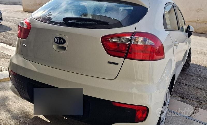 Usado Kia Rio 75 HP (55 kW) 2016 Citadino