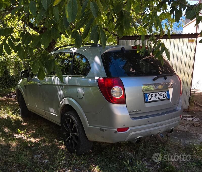 Usata Chevrolet Captiva 150 CV (110 kW) 2008 Grigio SUV