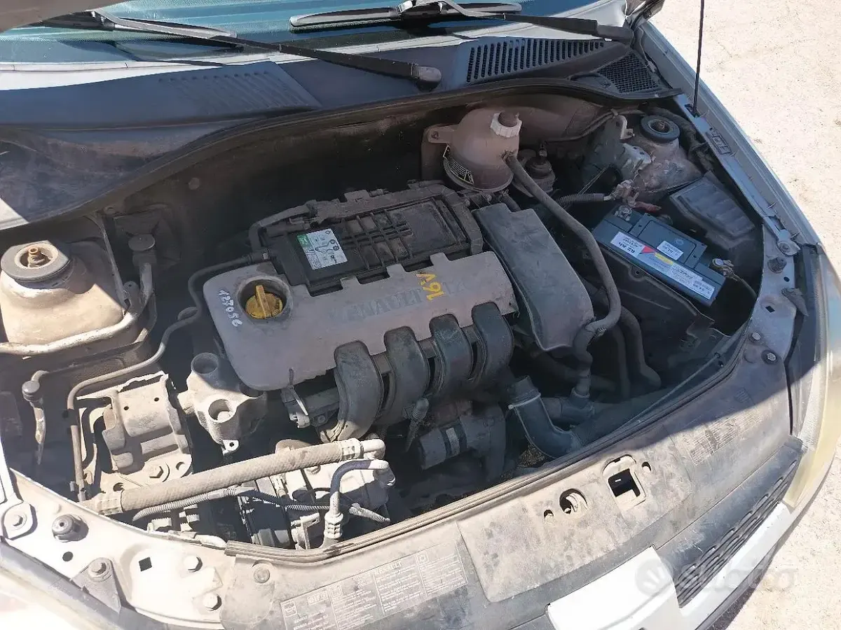 Usata Renault Clio II 75 CV (55 kW) 2002 Grigio Berlina