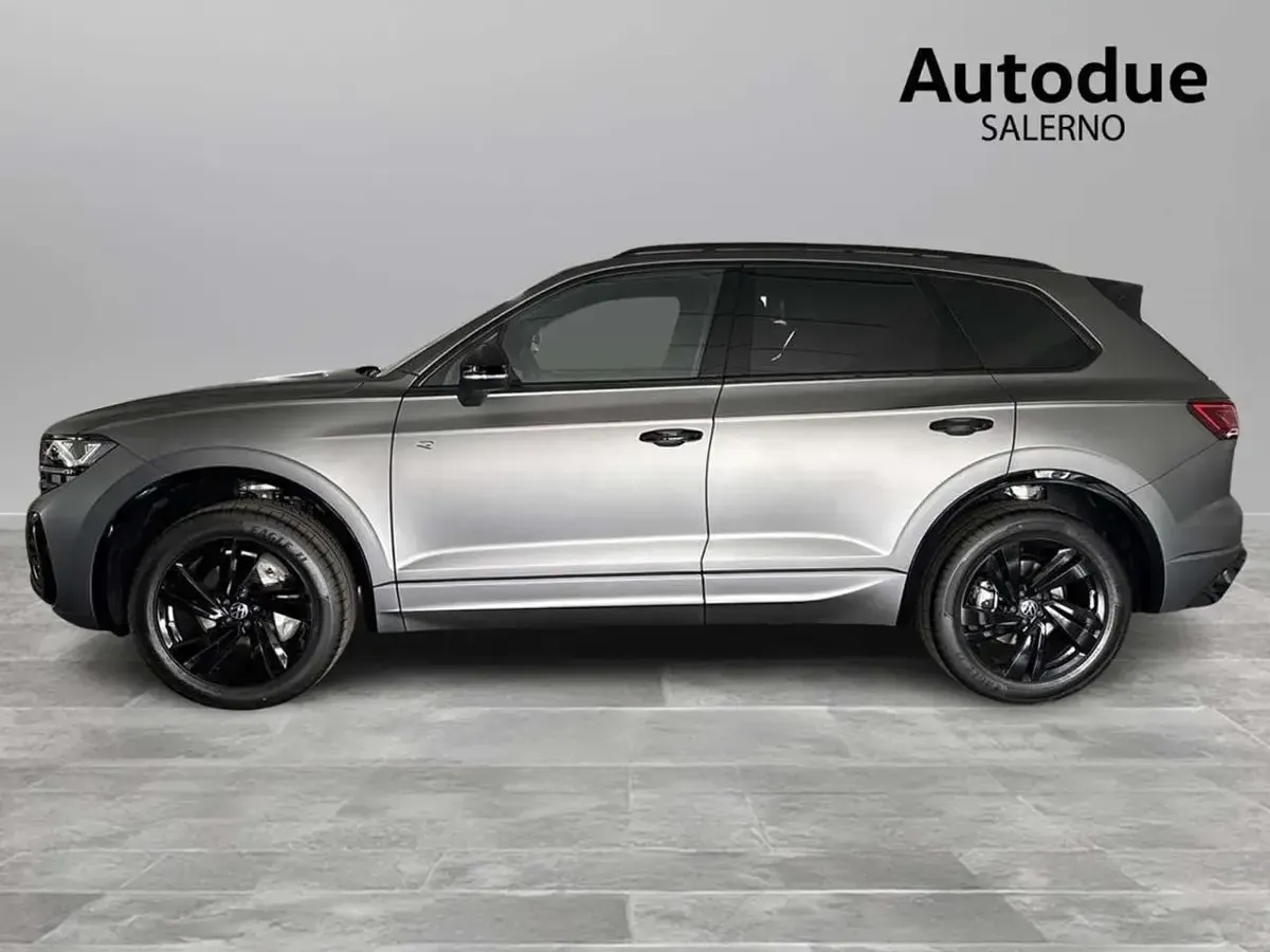 Nuova VW Touareg R-line 231 CV (169 kW) 2026 Silicon grey opaco SUV