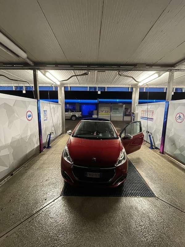 Usata Peugeot 208 82 CV (60 kW) 2017 Utilitaria