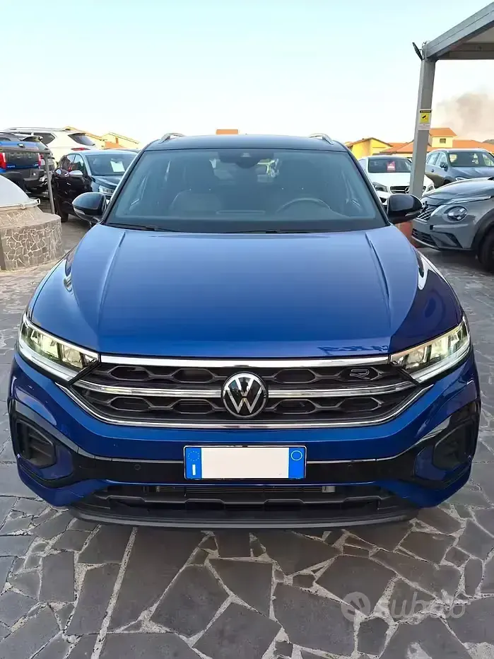 Usata VW T-Roc R-line 150 CV (110 kW) 2023 Bluazzurro SUV