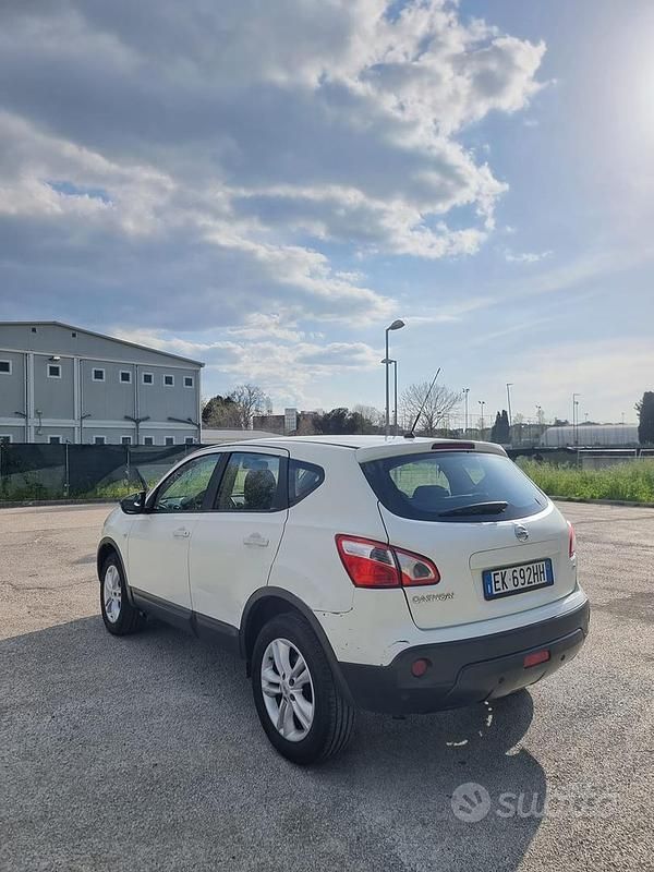 Usata Nissan Qashqai Tekna 150 CV (110 kW) 2011 Bianco SUV