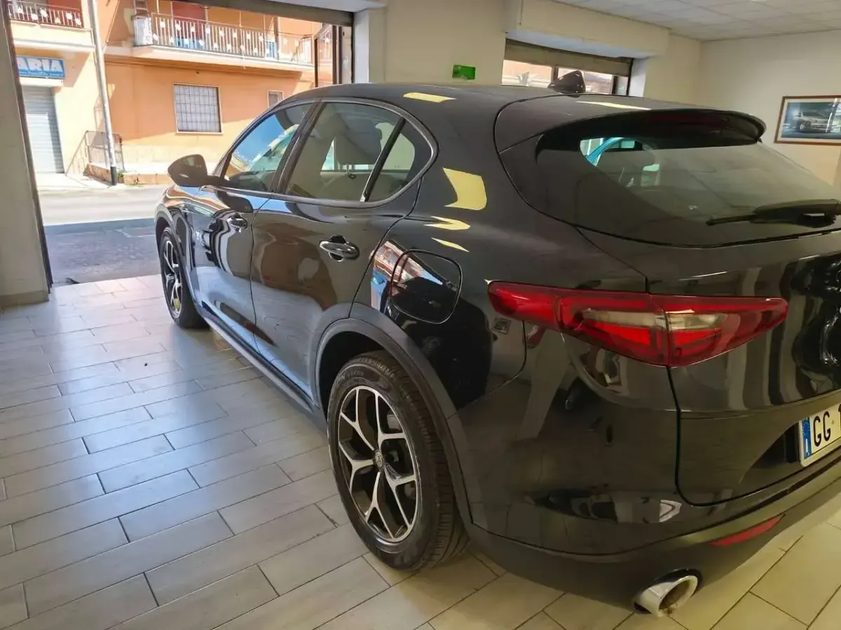 Usata Alfa Romeo Stelvio Business 160 CV (117 kW) 2021 Nero SUV