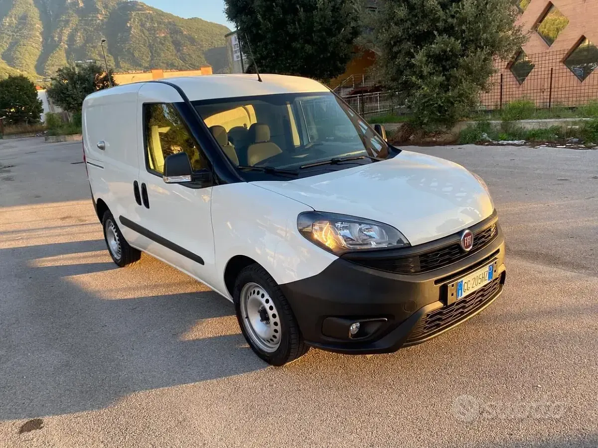 Usata Fiat Doblò Business 120 CV (88 kW) 2021 Bianco Monovolume