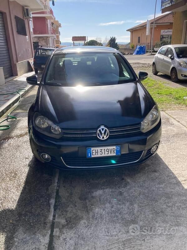 Nero Usata 2011 VW Golf VI Comfortline Tre volumi | 3900 € (Super prezzo) - Immagine 1/4