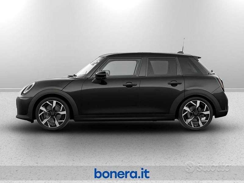 Usata Mini Cooper Classic 156 CV (114 kW) 2024 Midnight black ii Utilitaria