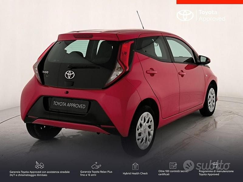 Usata Toyota Aygo X-play 72 CV (52 kW) 2021 Rosso Utilitaria