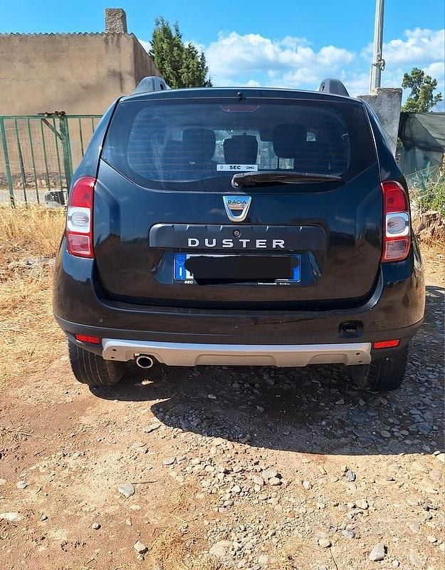 Nero Usata 2017 Dacia Duster Black Shadow Tre volumi | 1300 € - Immagine 1/4