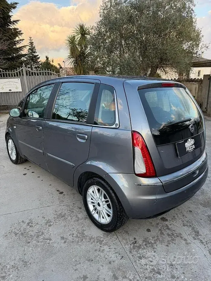 Usata Lancia Musa 95 CV (69 kW) 2012 Grigio Monovolume
