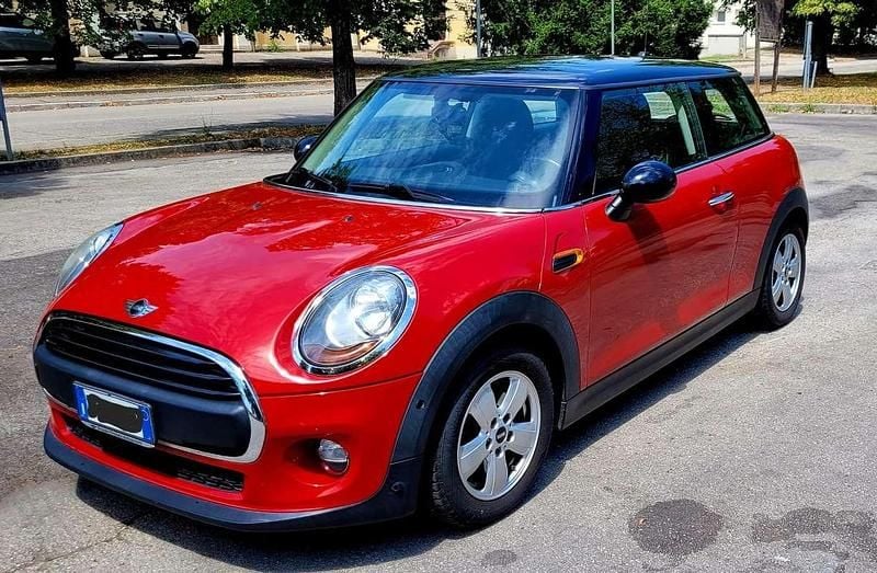 Rosso Usata 2017 Mini ONE Due volumi | 11.500 € (Ottimo prezzo) - Immagine 1/4