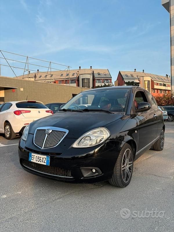 Usata Lancia Ypsilon 69 CV (50 kW) 2010 Nero Utilitaria
