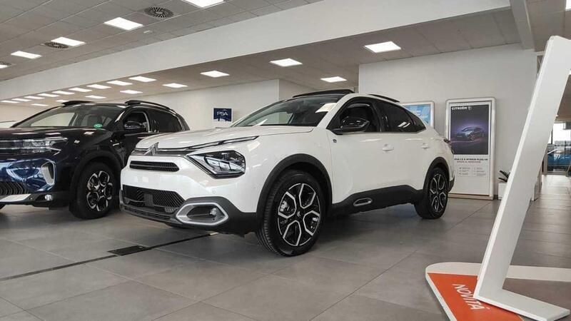 Bianco Usata 2023 Citroën e-C4 Shine SUV | 33.000 € - Immagine 1/3