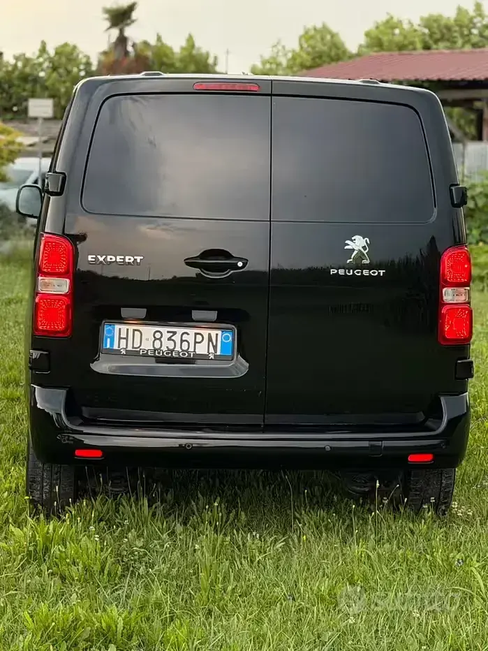 Usata Peugeot Expert 122 CV (89 kW) 2017 Nero Furgone