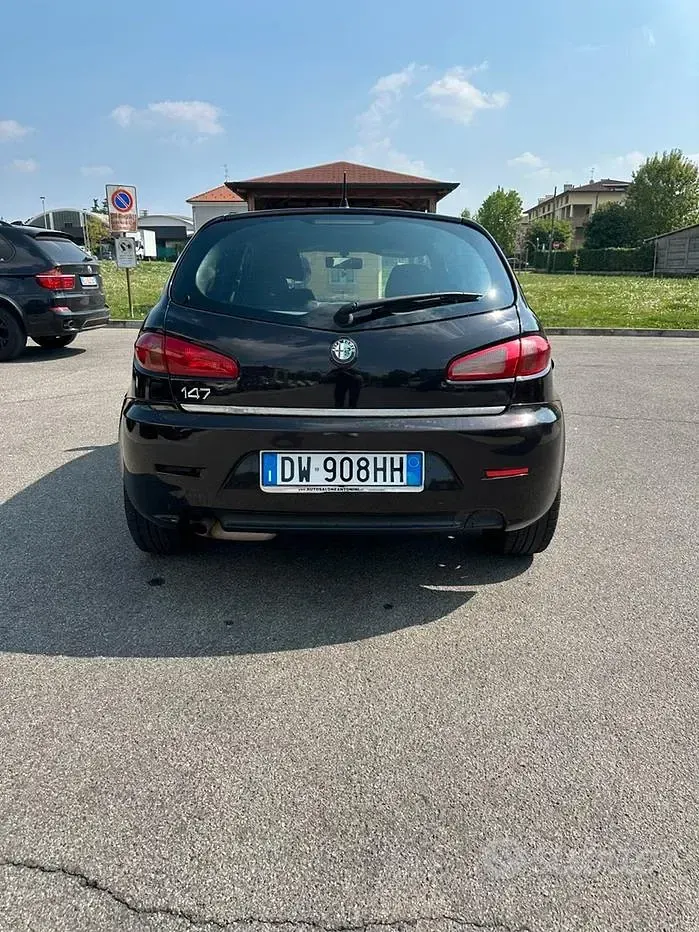 Usata Alfa Romeo 147 105 CV (77 kW) 2009 Nero Utilitaria