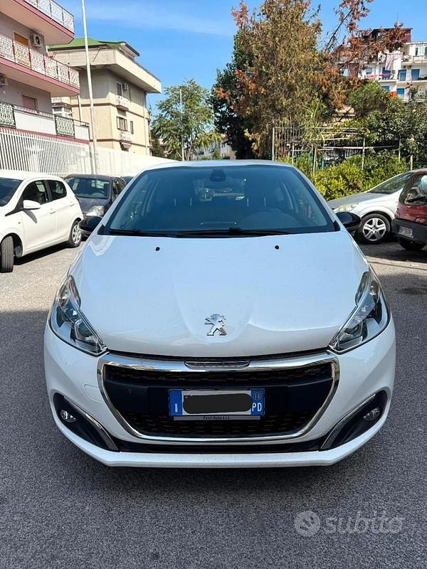 Usata Peugeot 208 GT-line 110 CV (80 kW) 2015 Bianco Utilitaria