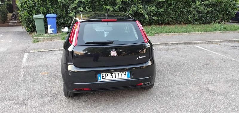 Usata Fiat Punto 75 CV (55 kW) 2013 Nero Berlina