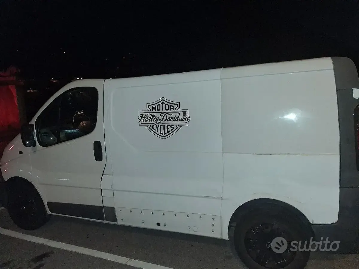 Usata Opel Vivaro 120 CV (88 kW) 2006 Bianco Monovolume
