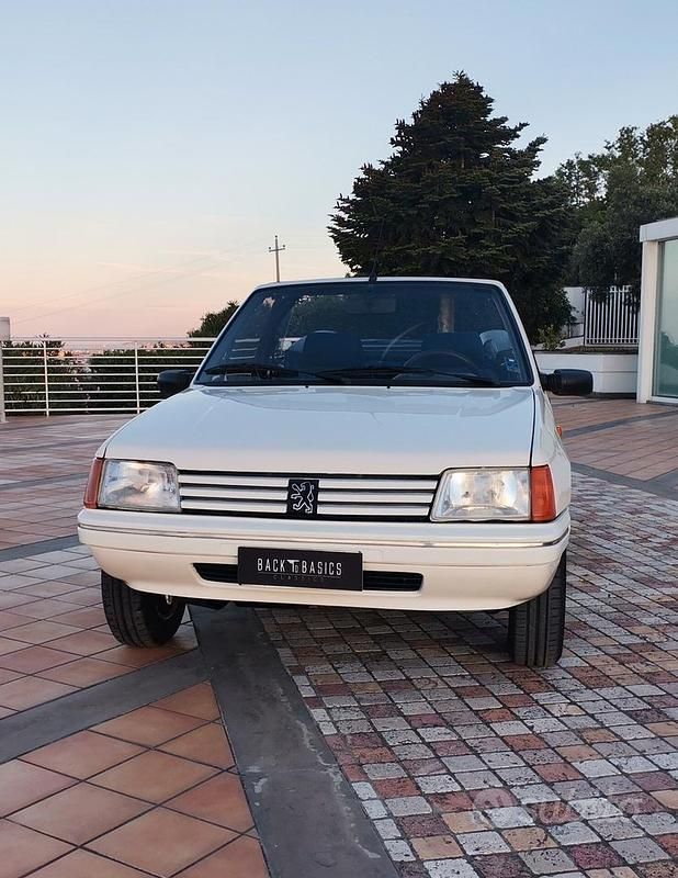 Usata Peugeot 205 54 CV (39 kW) 1989 Bianco Cabrio