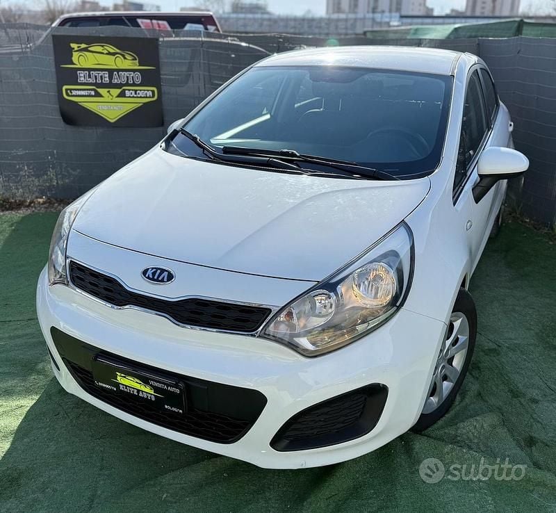 Usata Kia Rio 85 CV (62 kW) 2013 Bianco Utilitaria