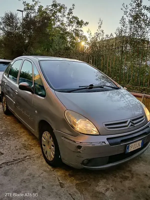 Usata Citroën Xsara Picasso 95 CV (69 kW) 2004 Grigio Monovolume