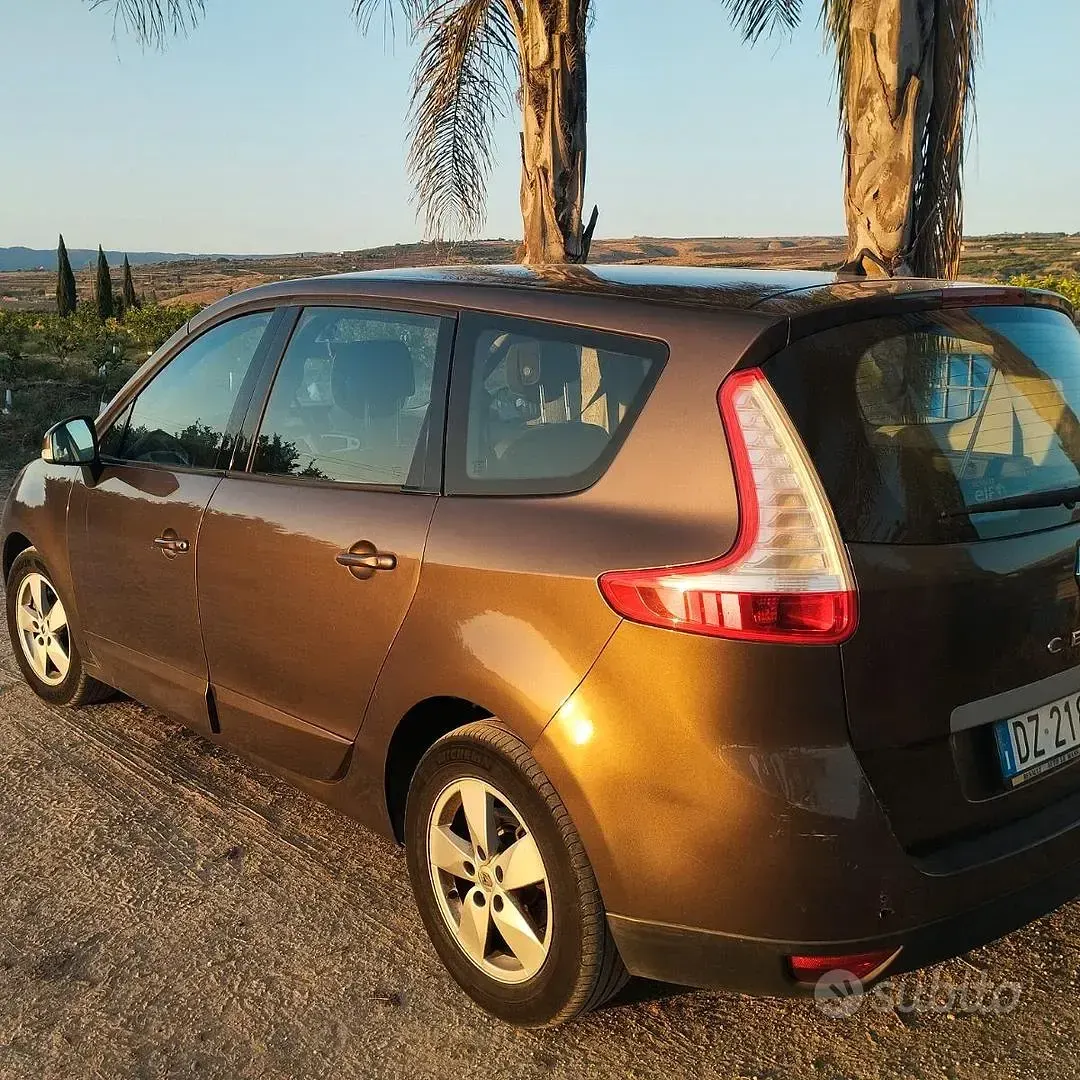 Usata Renault Scenic E-Tech 120 CV (88 kW) 2009 Marrone Berlina
