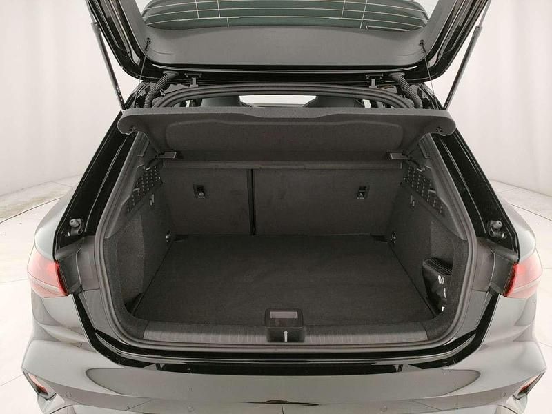 Nuova Audi A3 S-Line 150 CV (110 kW) 2025 Nero mythos metal. Berlina